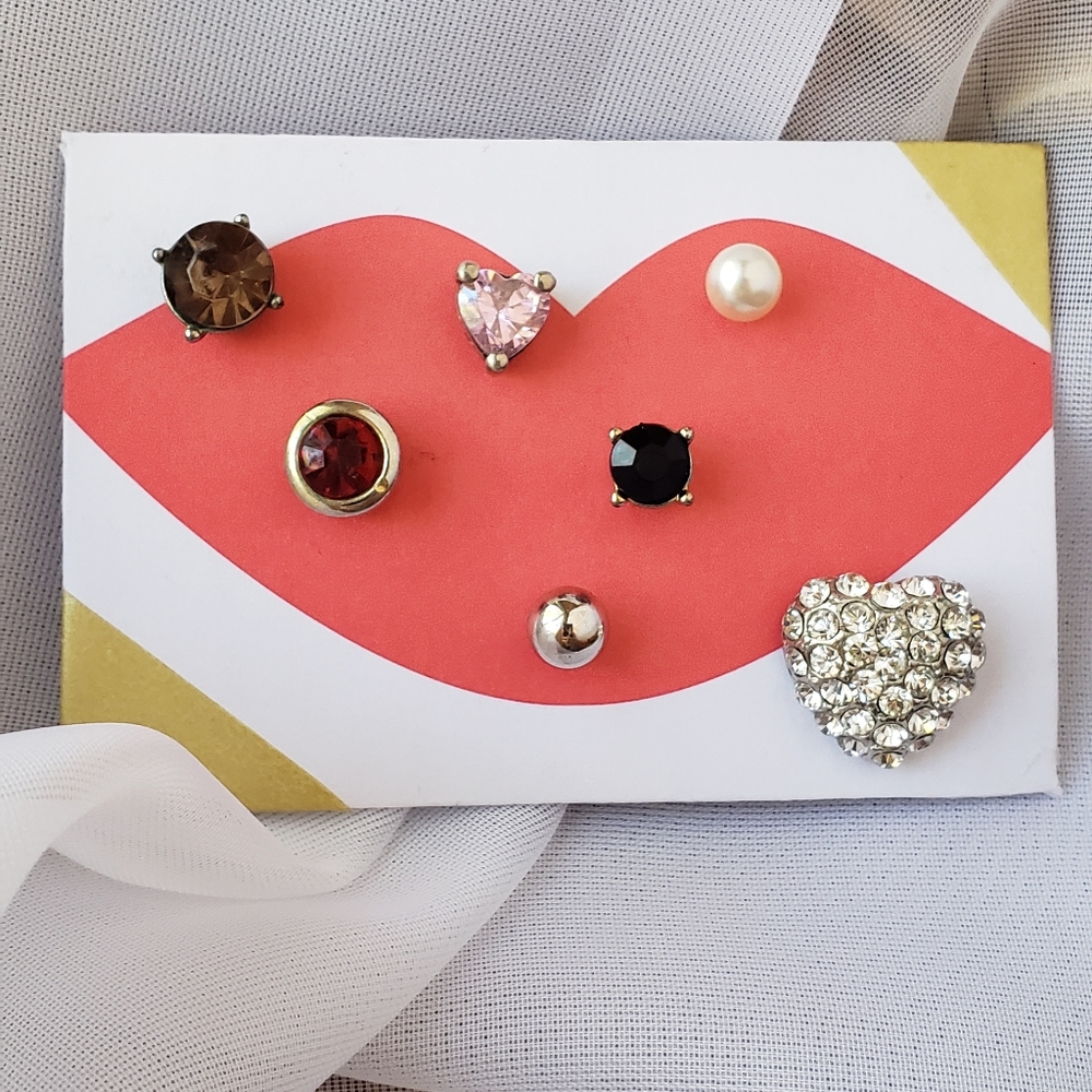 🌺🌻🍁❄5/$24 Assorted Stud earrings